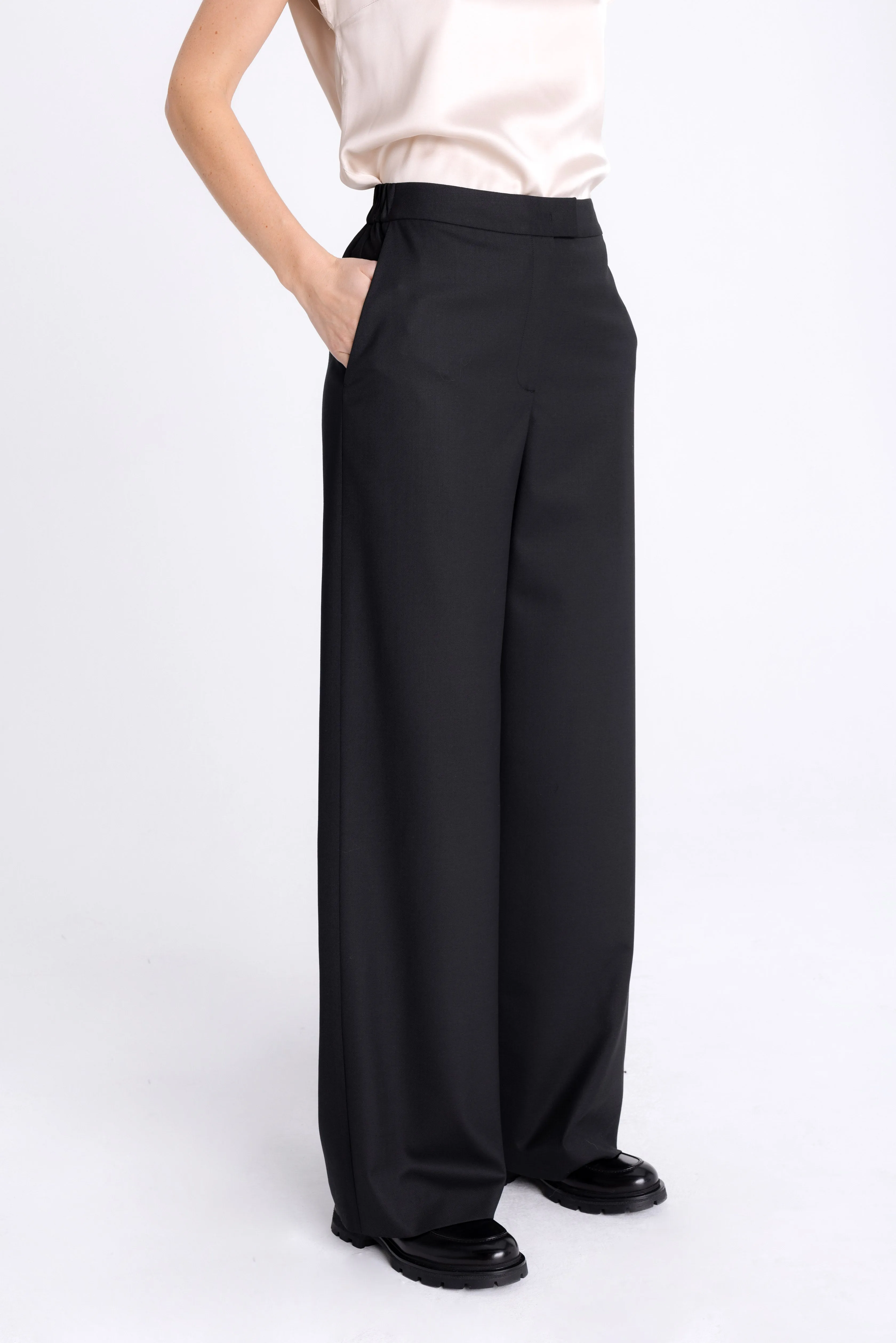 BLACK STRAIGHT TROUSERS