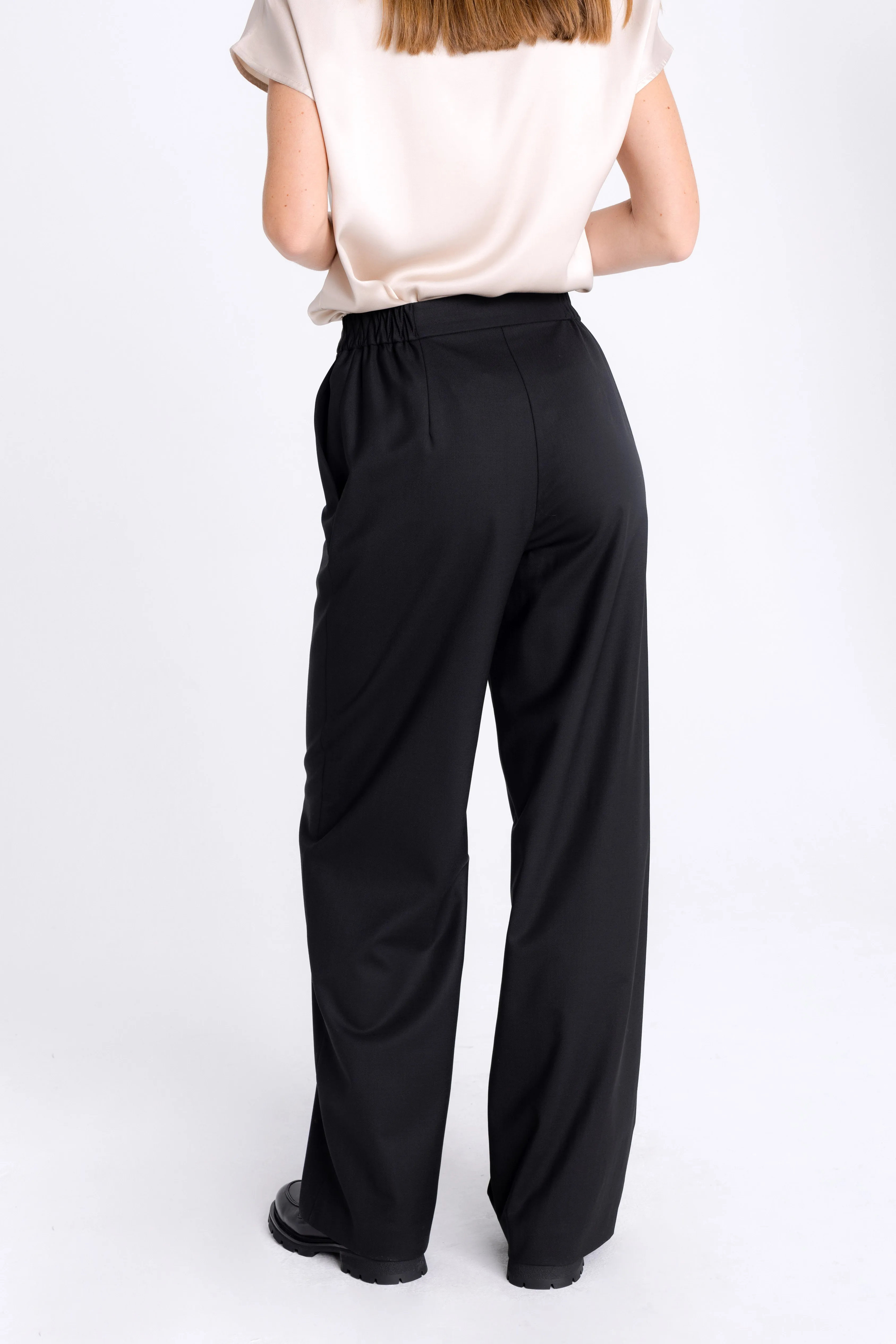 BLACK STRAIGHT TROUSERS
