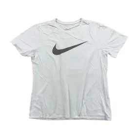 Nike T-Shirt - Medium