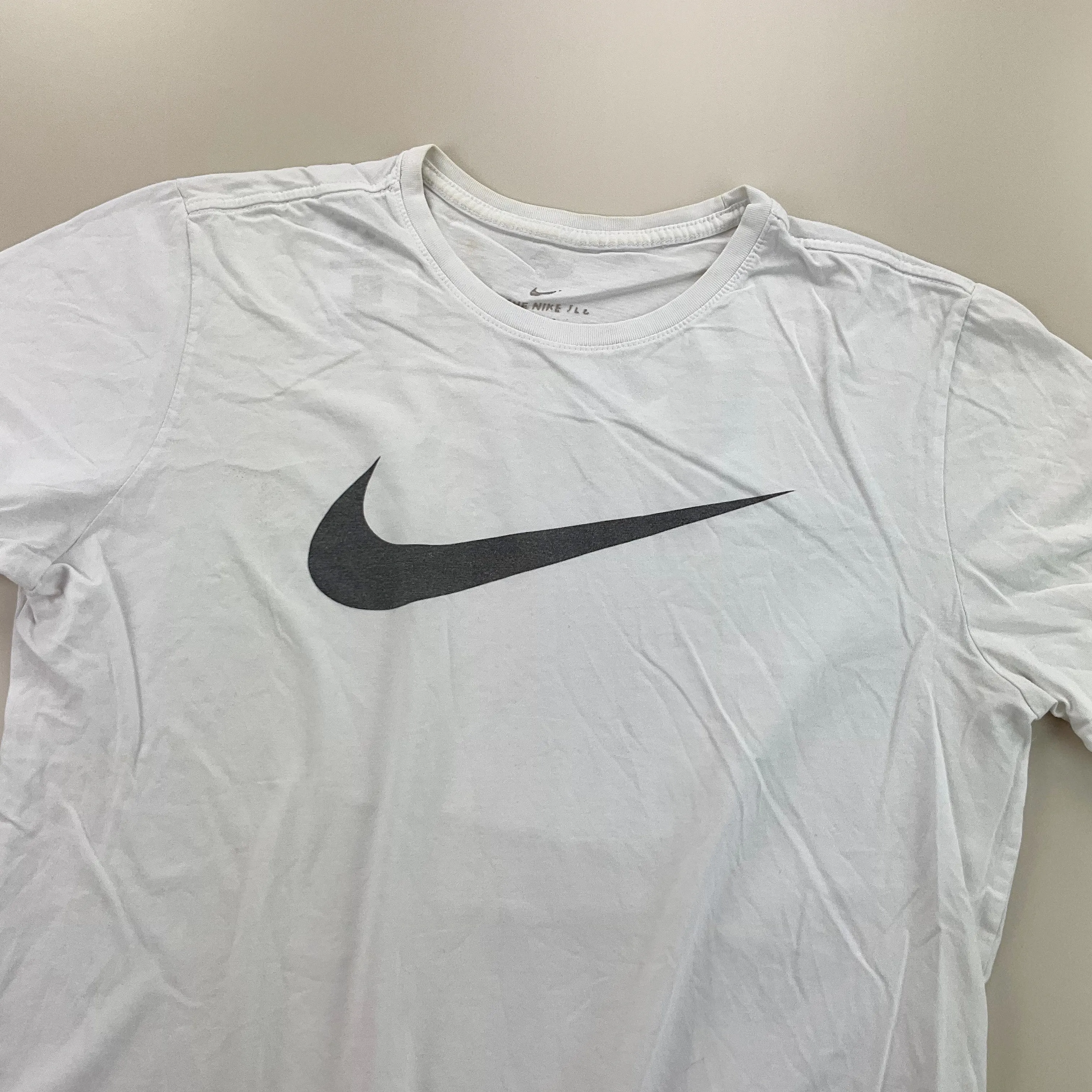 Nike T-Shirt - Medium