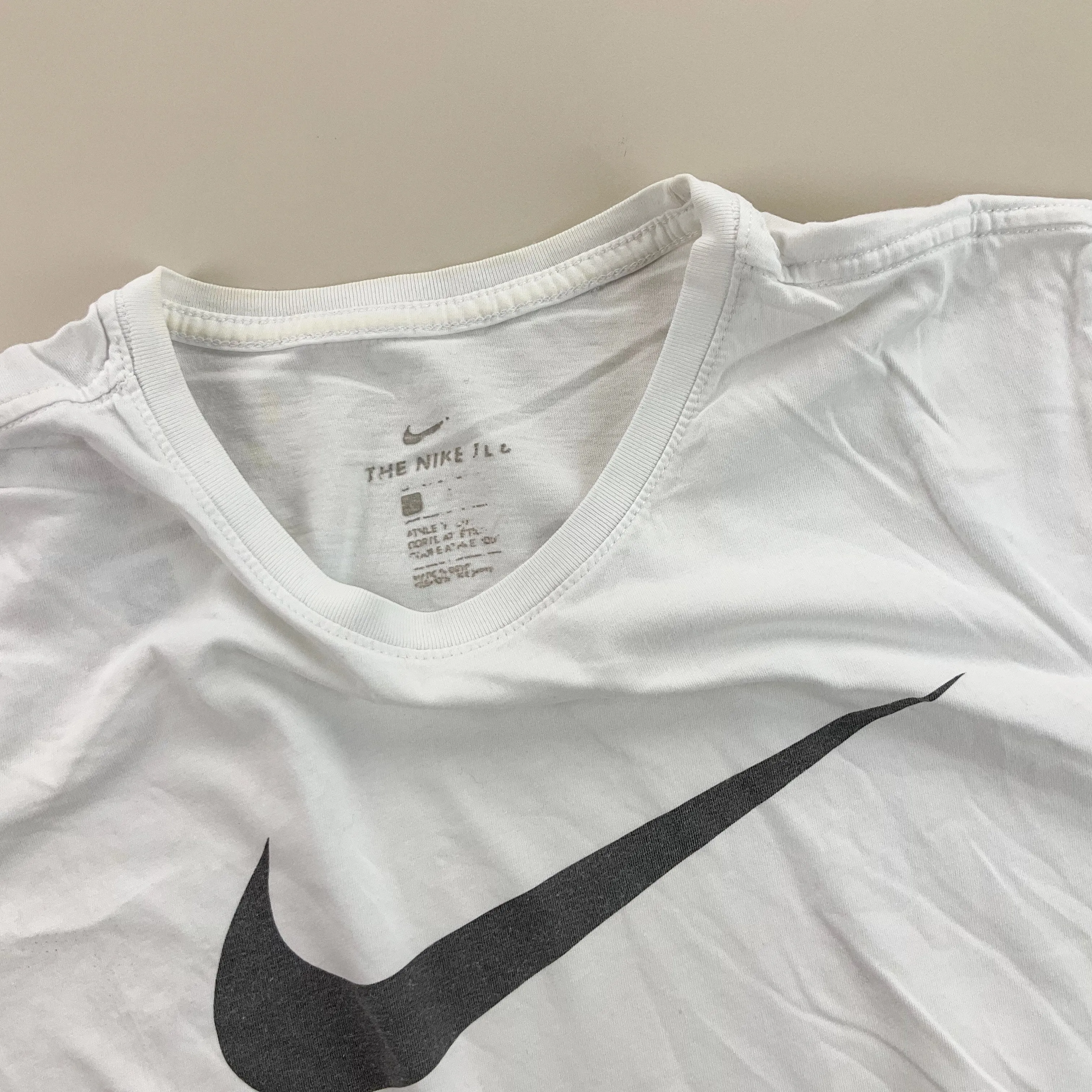 Nike T-Shirt - Medium